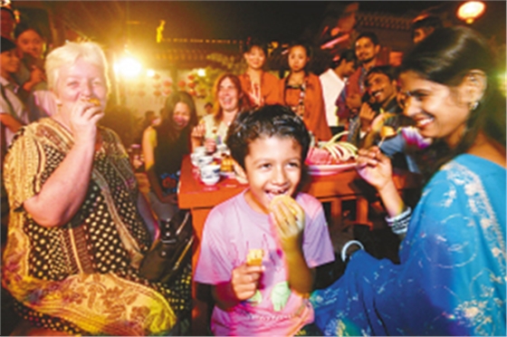 汽車?yán)葟S過中秋圖2